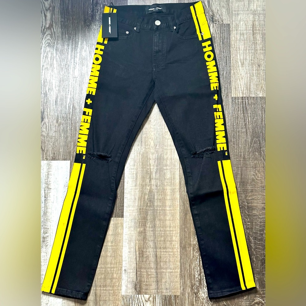 NWT-🤩 JUST LOOK AT THESE 🔥 FIRE JEANS! 🚨 AT THIS PRICE!😎